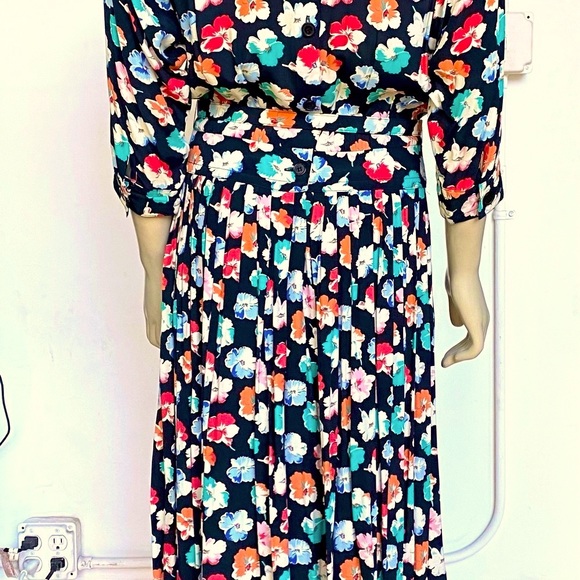 Vintage Floral Midi Dress - Picture 6 of 8